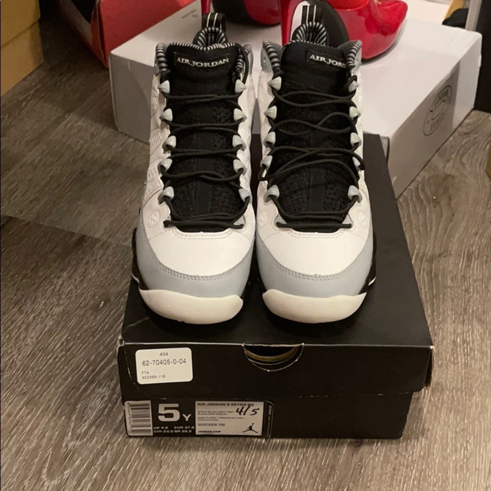 Jordan retro 9 GS SZ 5 white black & wolf grey